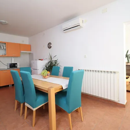 Daire C.s. With The Pool *