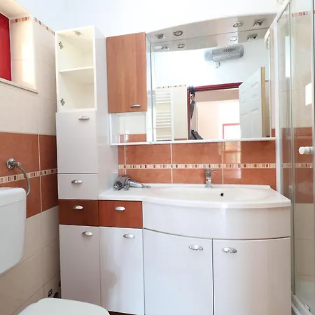 Apartman C.s. With The Pool Abbázia