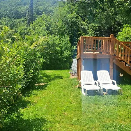 C.s. With The Pool דירה