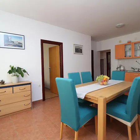 C.s. With The Pool アパート オパティヤ