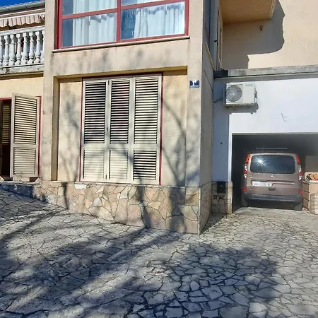 C.s. With The Pool アパート